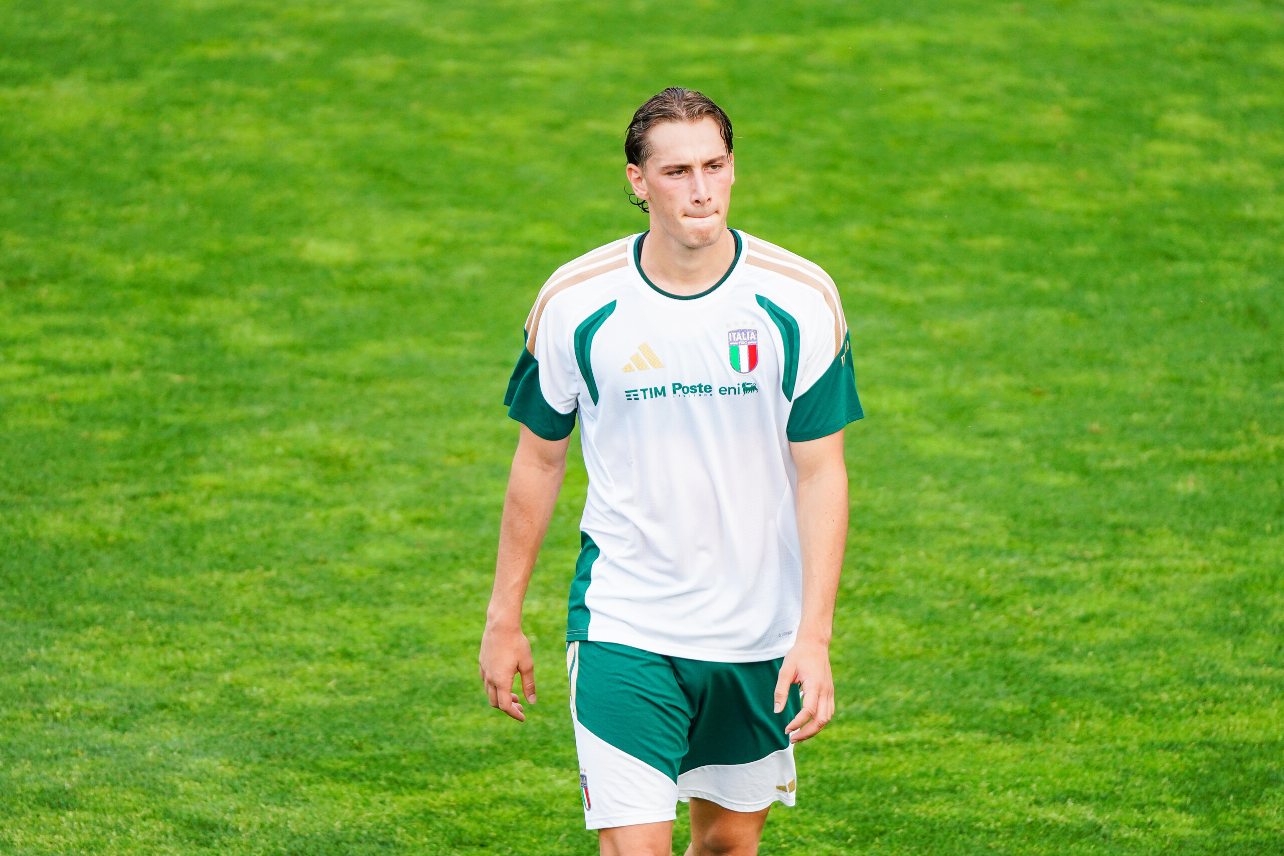 football luxembourg italie 0 1 pio esposito fait la difference scaled