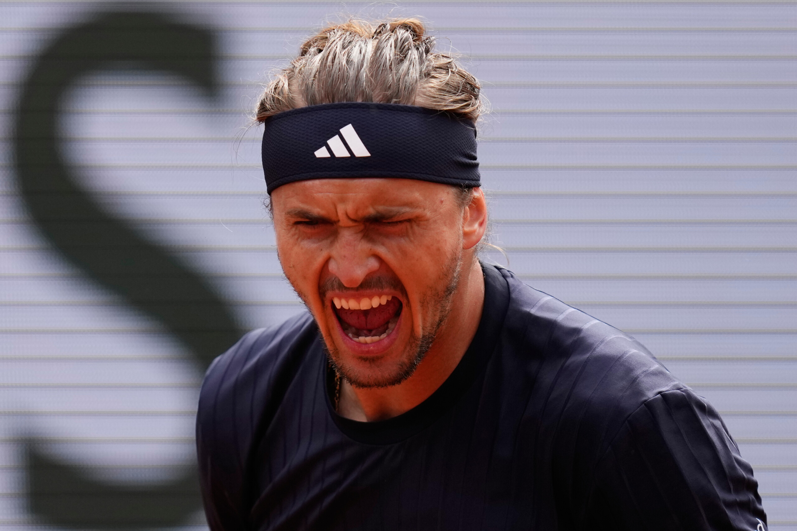 roland garros zverev premier finaliste il bat mensik en 4 sets scaled