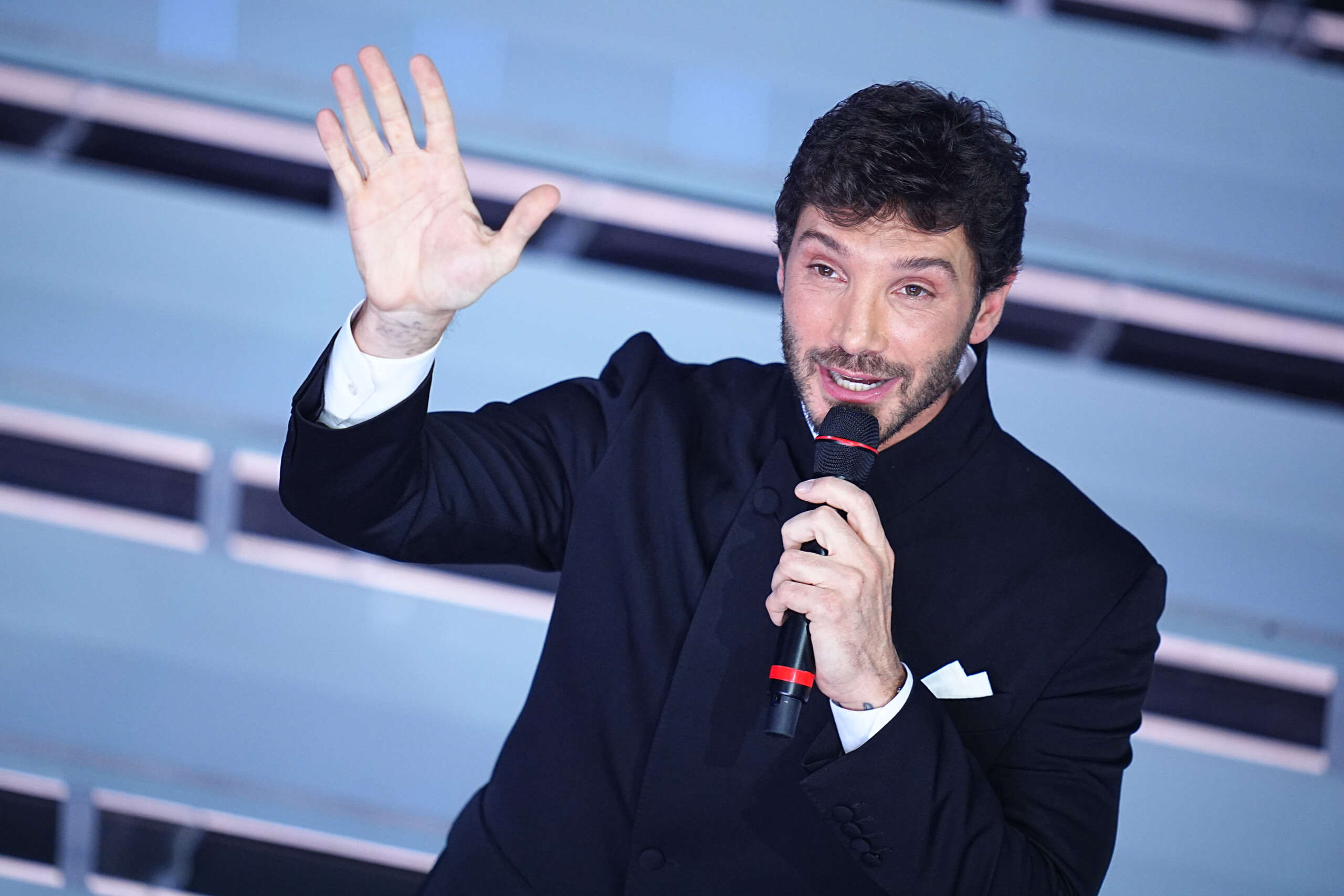 sanremo de martino annonce les dates du festival 2027 du 16 au 20 fevrier scaled