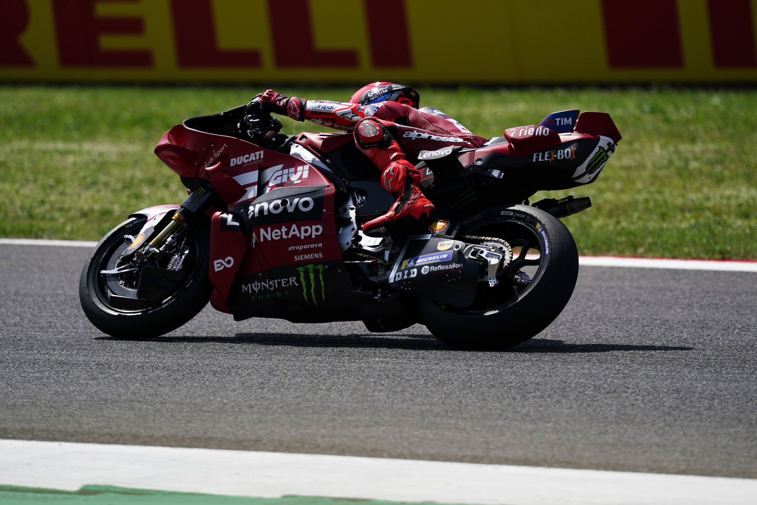 gp de hongrie marquez simpose devant acosta et bagnaia scaled