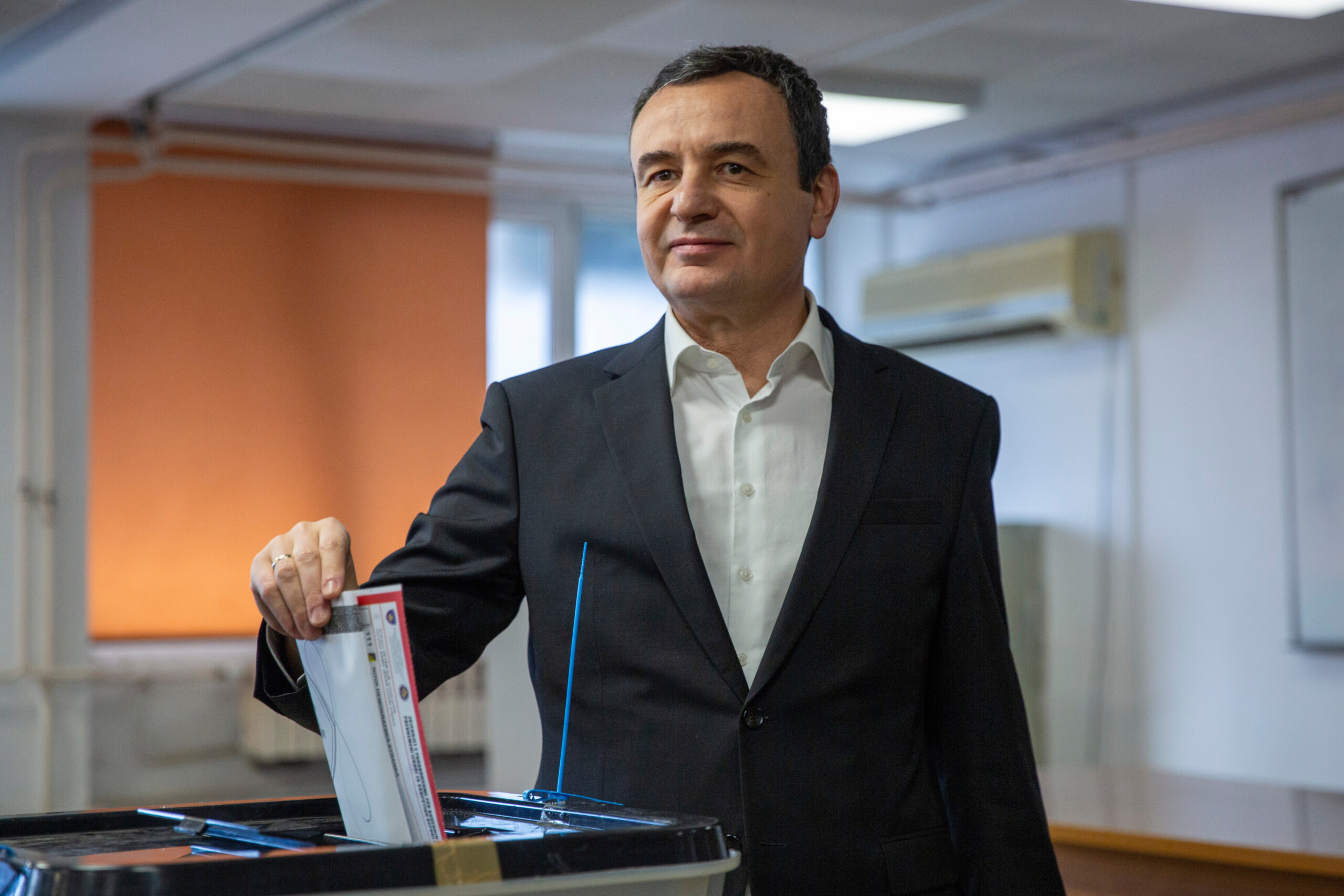 Kosovo : les électeurs sont appelés aux urnes pour des élections législatives, la troisième fois en près d'un an et demi 1 kosovo les electeurs sont appeles aux urnes pour des elections legislatives la troisieme fois en pres dun an et demi scaled