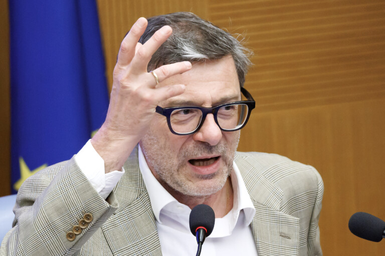 ue giorgetti les crises sont un frein il faut changer de cap en placant la politique au centre