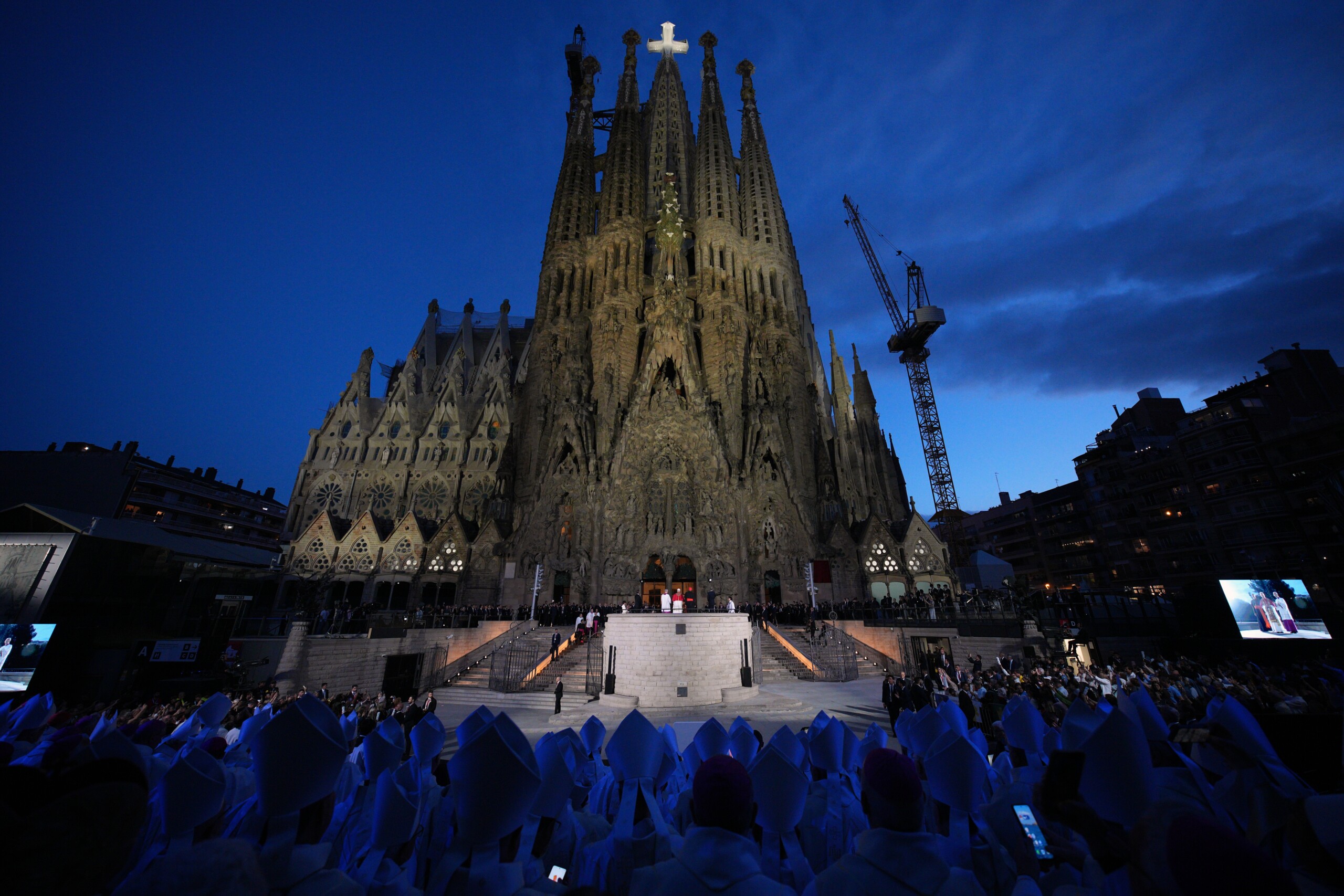 Espagne : le pape bénit la tour Jésus-Christ, la plus haute de la Sagrada Familia 1 espagne le pape benit la tour jesus christ la plus haute de la sagrada familia scaled