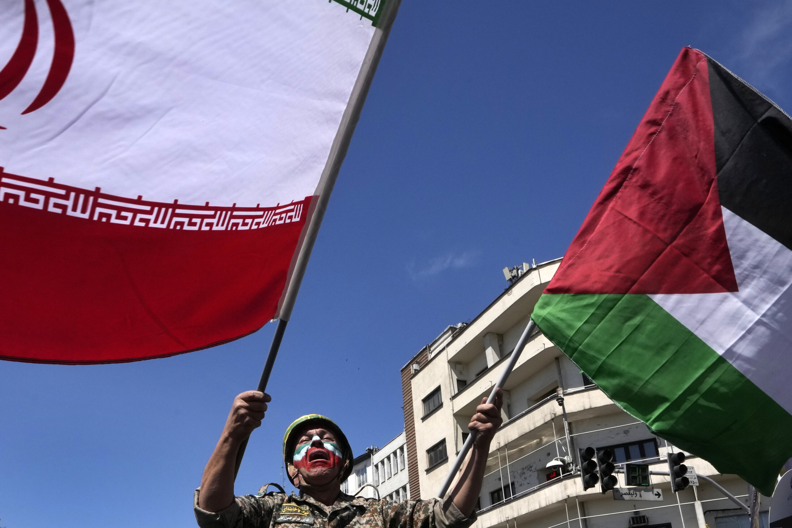 iran les pasdaran revendiquent lattaque contre la cinquieme flotte americaine a bahrein scaled