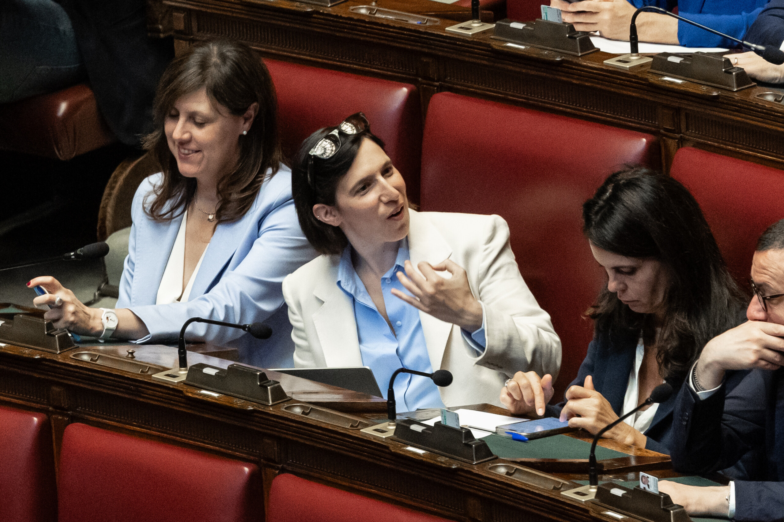 gouvernement schlein a meloni assez de mensonges et de propagande le pays est a larret scaled